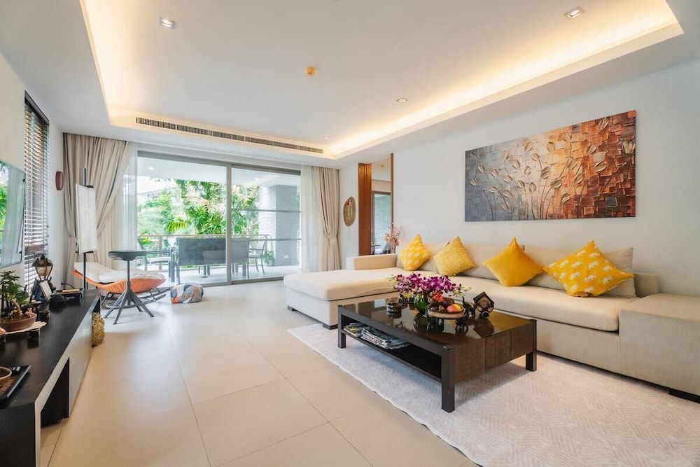 Elegant Beachfront 3BR Condo at Pearl of Naithon