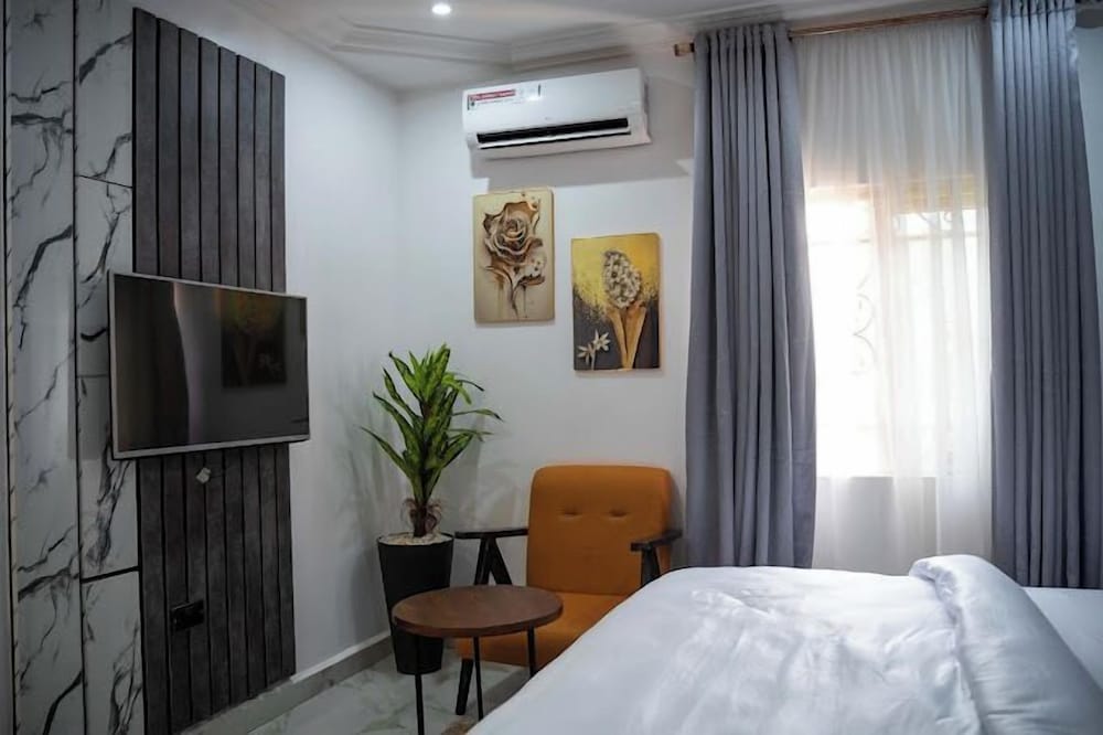 Cee- Jackson Apartment