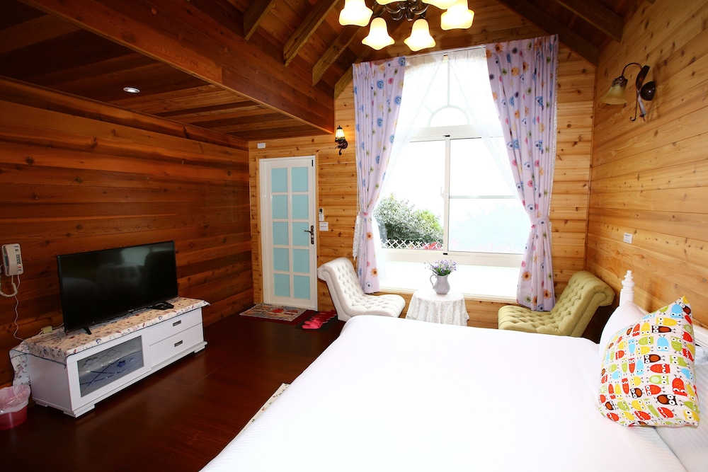 Sitou Flora's House B&B