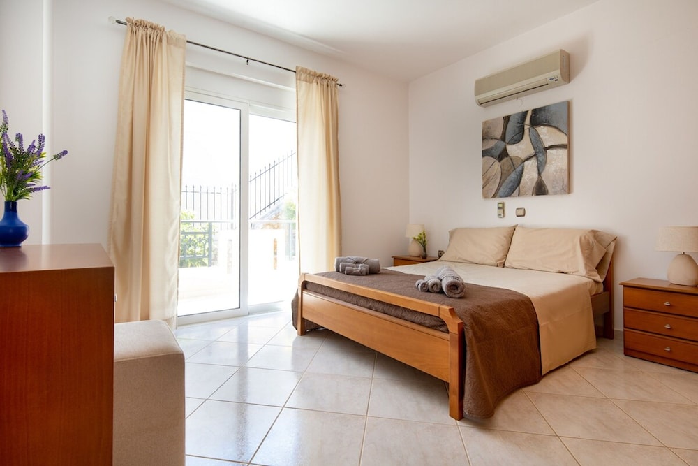 Iconic Villa With Private Pool and sea View