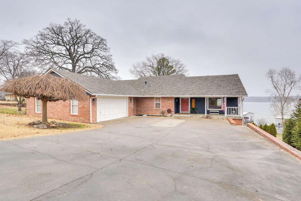 Lakefront Home w/ Private Dock in Grove