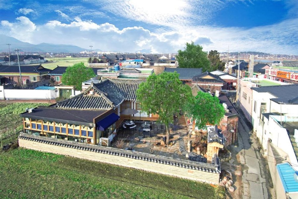 Gyeongju Hanokstay Hangbokhanzip view 4
