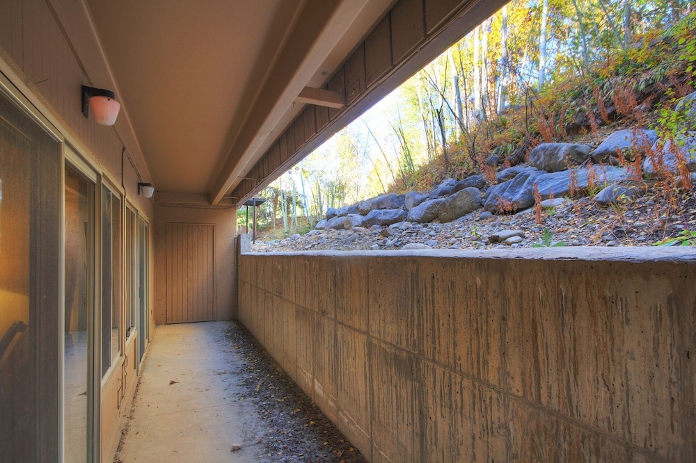 The Lift B8 3 Bedroom Condo by RedAwning view 5