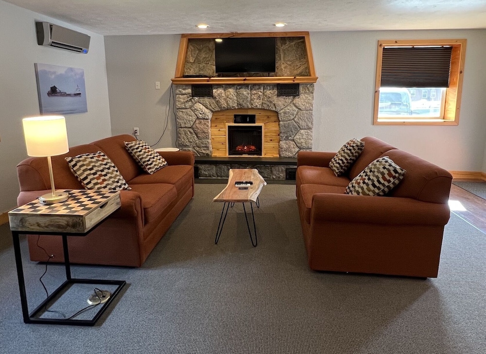 Tahquamenon Suites Lodging