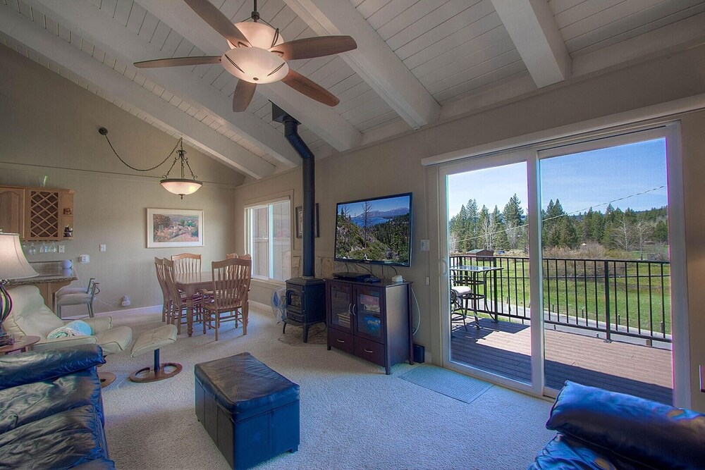 Park View Paradise 3 Bedroom Condo by RedAwning - Property Image 18