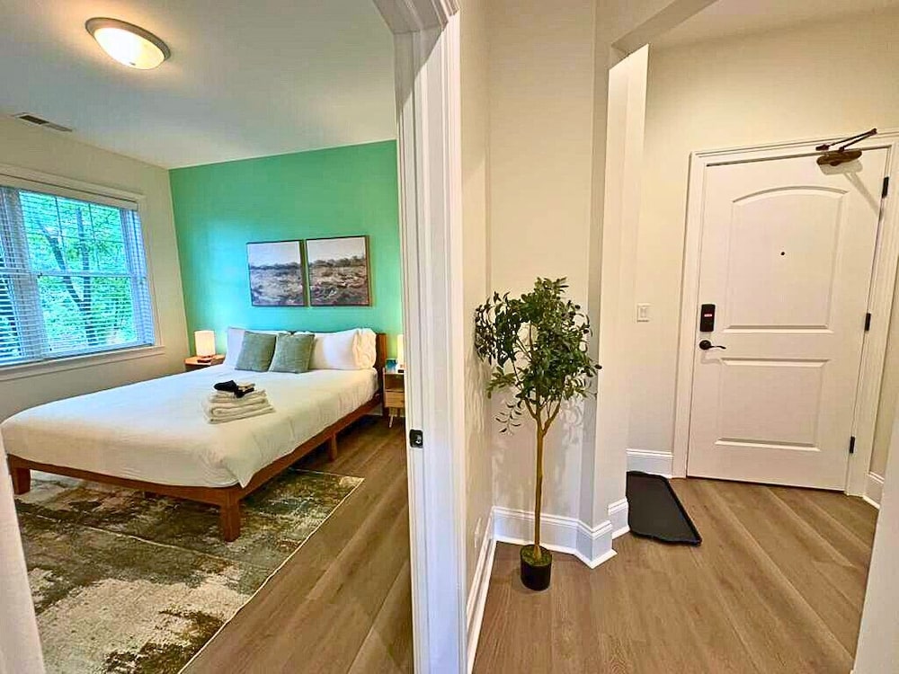 Well-Equipped 2BR - Greenbay 301