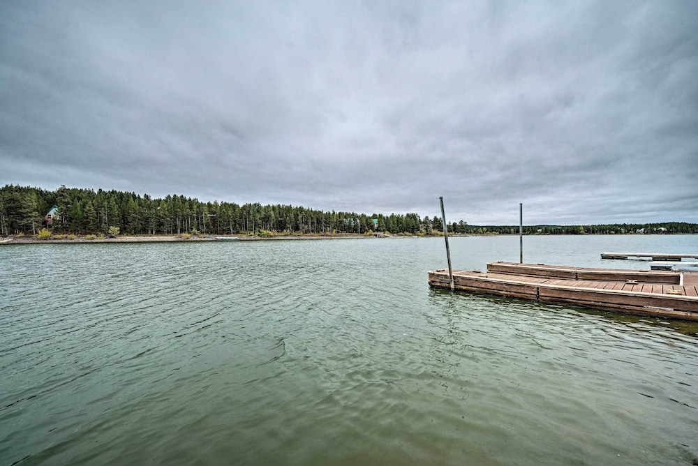 2 Cozy Island Park Cabins w/ Near the Lake! view 5