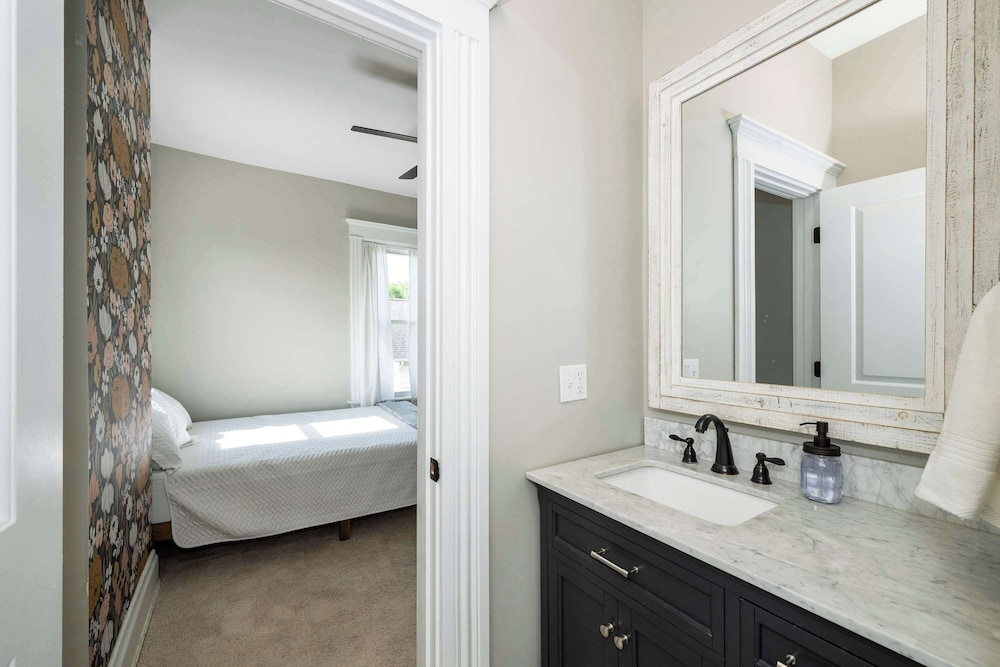 Ludlow Lodge w/ City Views