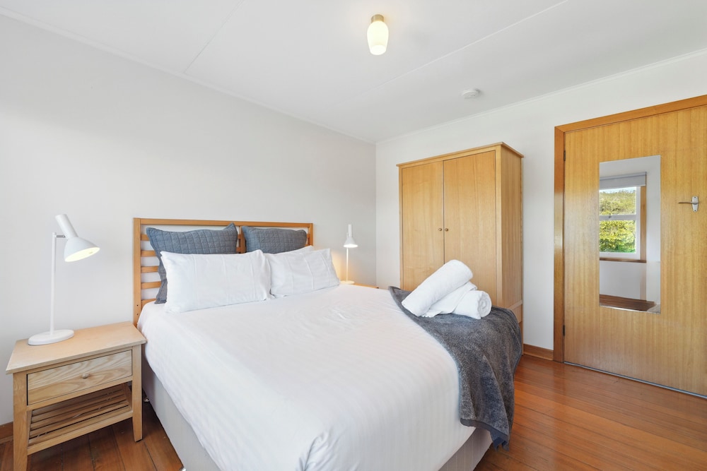Coningham Beach House - 3 Bedrooms