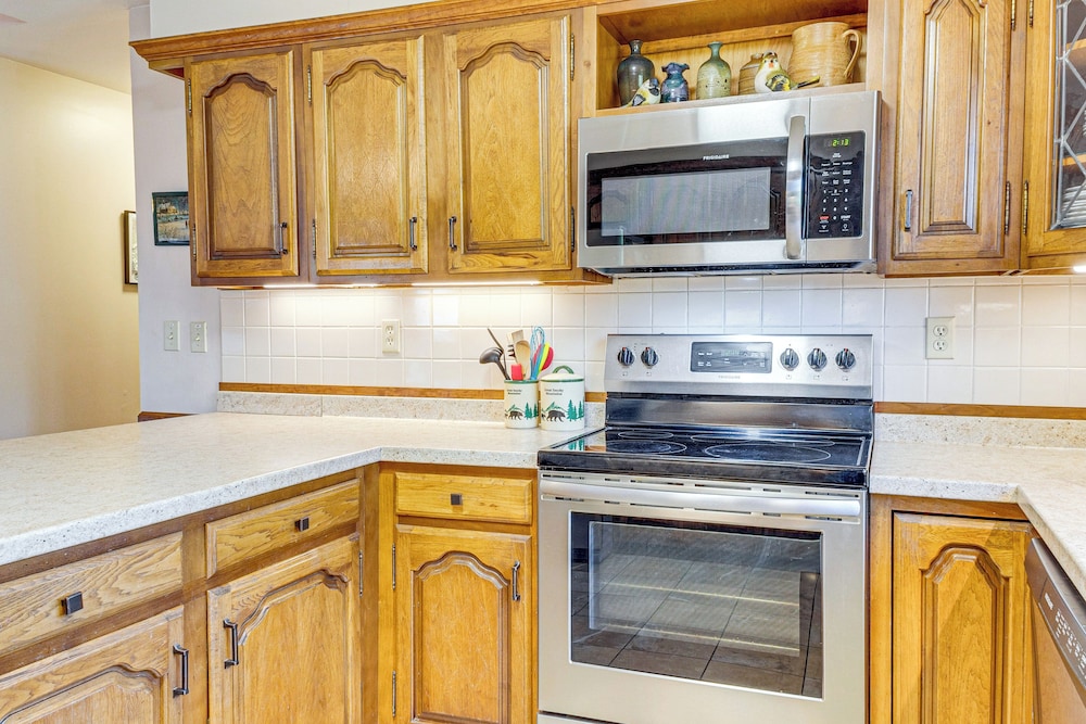 Smoky Mtn Views: Spacious Home Near Nat'l Park!