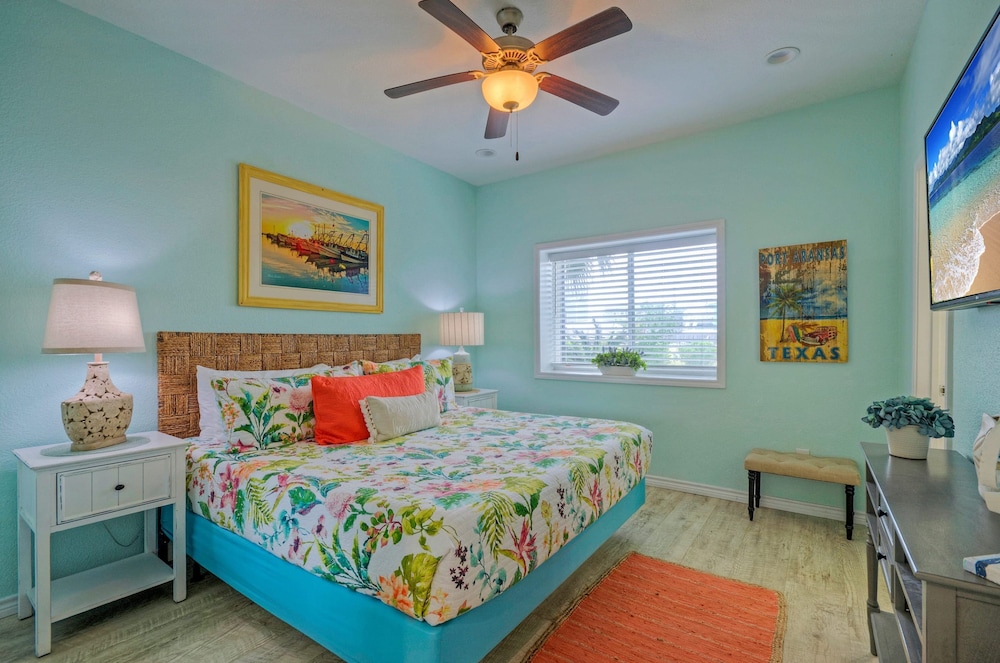3 Condos in Beachfront Complex w Pool Sleeps 22 Island Retreat 3-unit Buyout