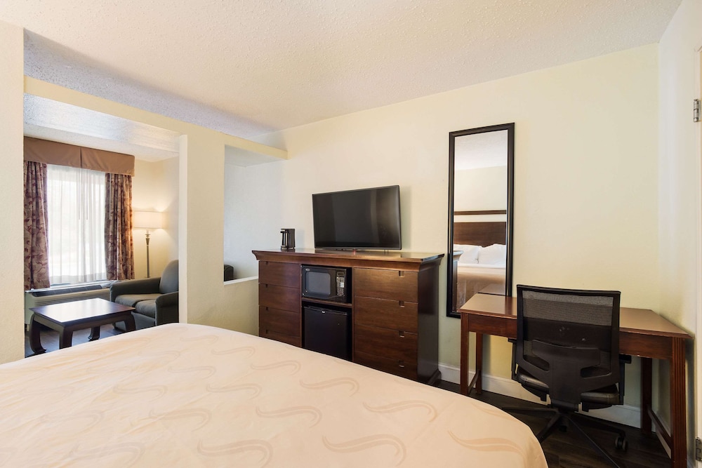 Statesboro Vacations - Quality Inn  Suites Conference Center Statesboro Historic District - Property Image 21