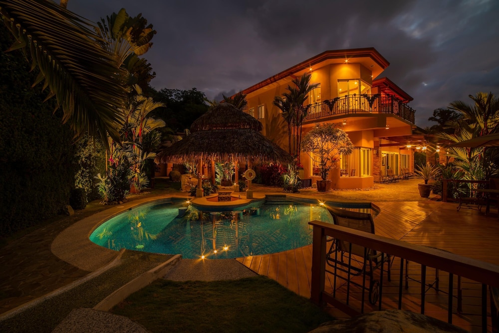 Casa Oasis in Playa Herradura view 4