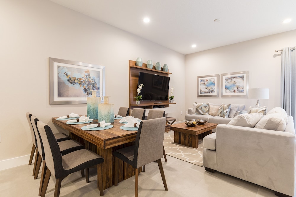 Summerville Vacation Homes by Columbia Management