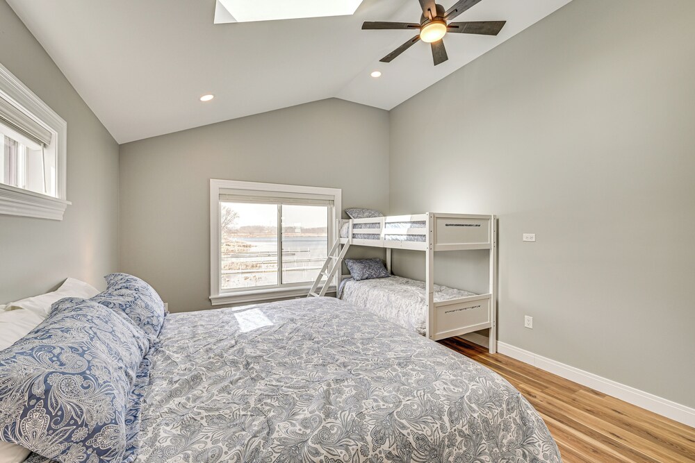 Views, Swimming & Family Fun: Chapman Lake Retreat