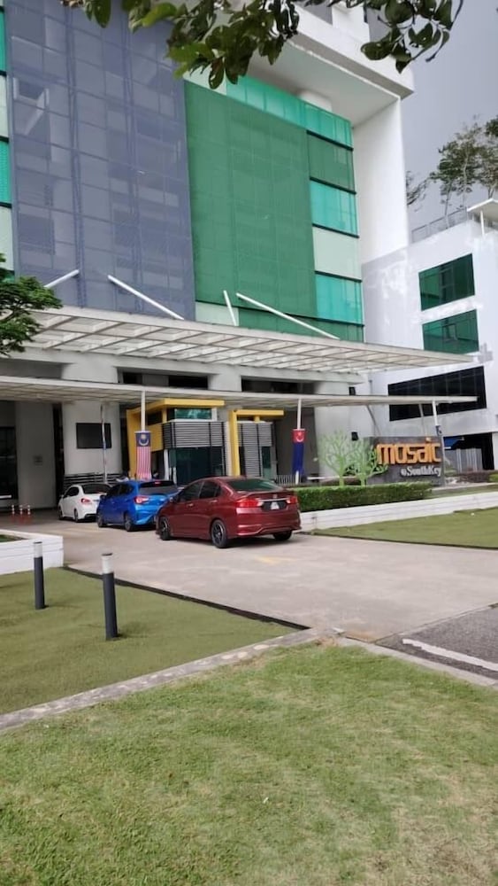 MidValley MegaMall View Southkey Mosaic 2BR 2FREE By Natol