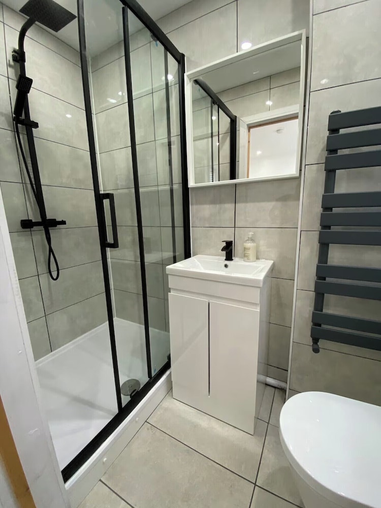 Luton City Retreat - Spacious 3 Bedroom Apartment