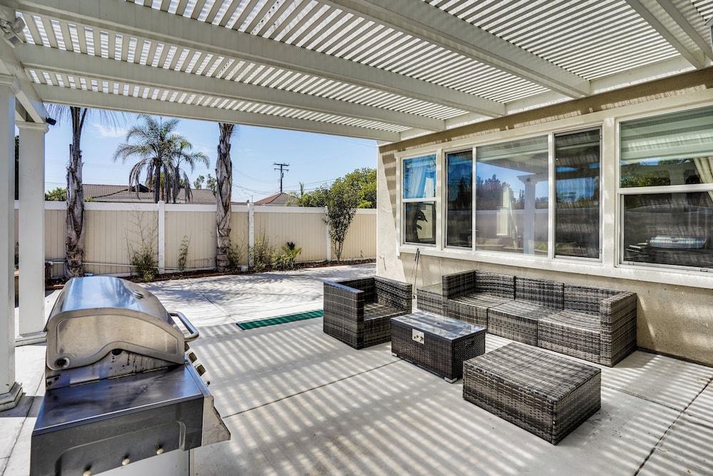 3 Mi to Disneyland: Home w/ Hot Tub + Game Room