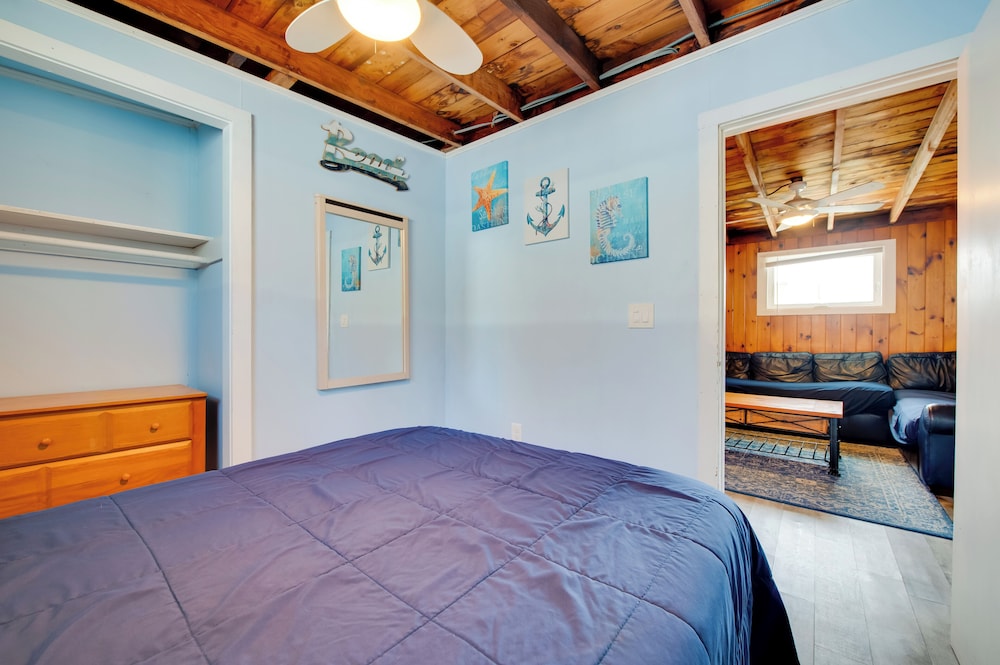Near Beach & Downtown: York Cottage w/ Yard!