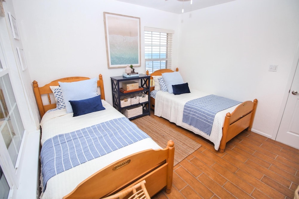 Colony Beach Club 223