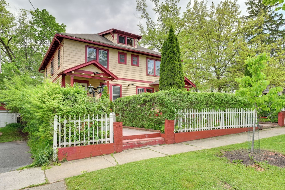Walk to Cornell University: Charming Duplex!