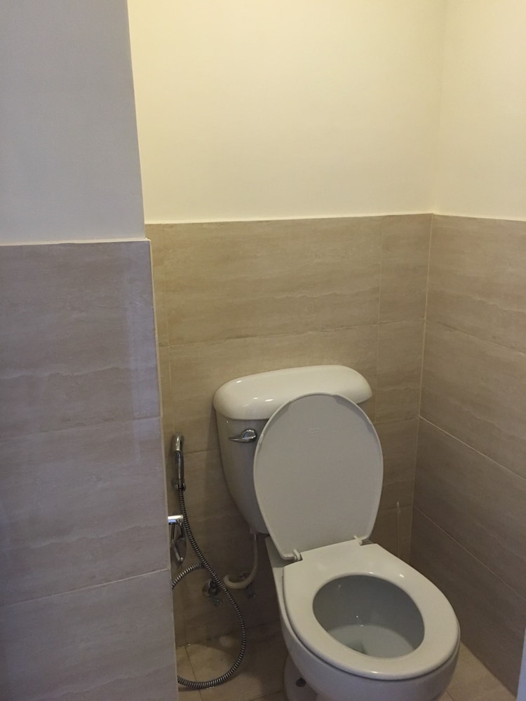Mabolo Garden Flat by SDC