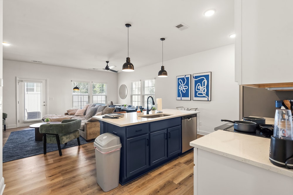 Luxe 3BR Townhouse to Uptown Charlotte