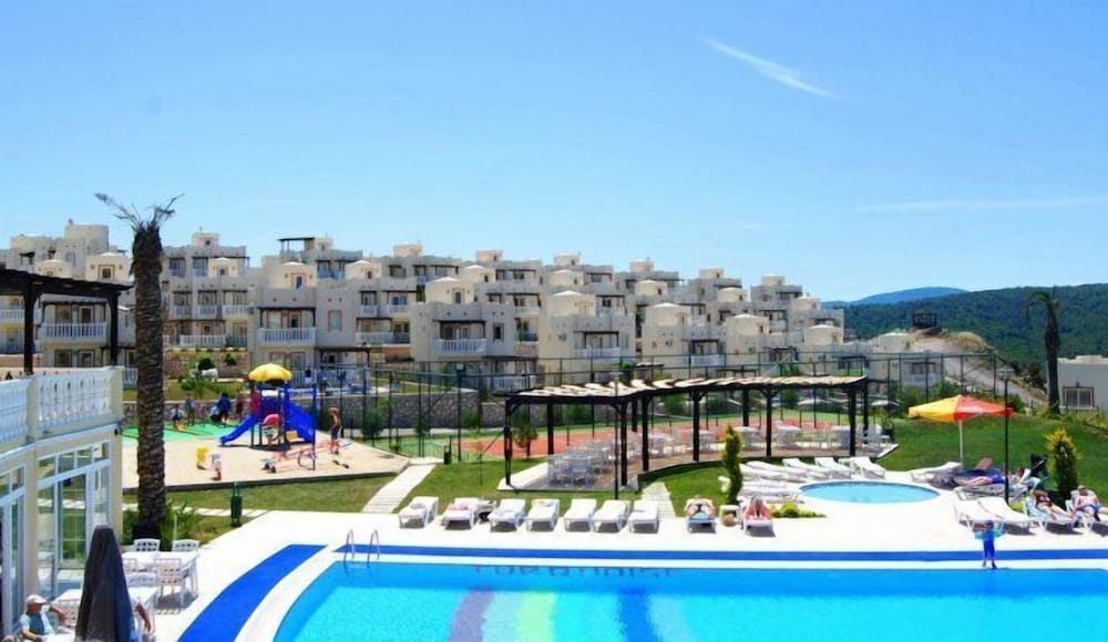 Turquoise Residence 4 Bedrooms Villa