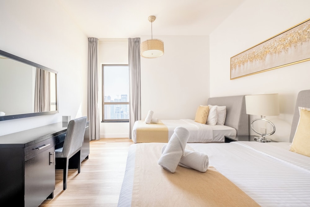 Luxe Marina View Retreat - 2BDRM