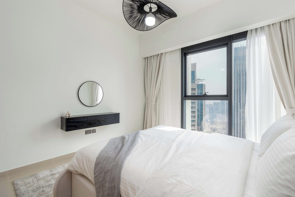2BR High Floor Act I Act II T1