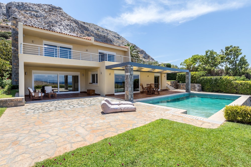 Analisa Luxury Villa