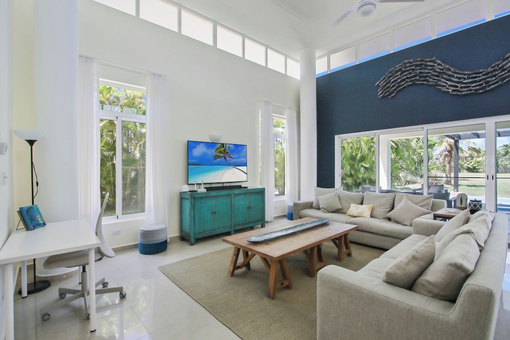 Golf Villa in Bavaro - Pool, Jacuzzi, Staff