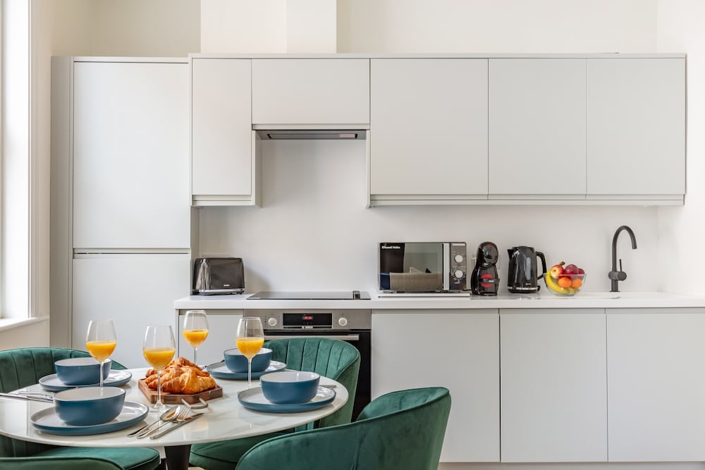Modern 1BR Downtown Stay
