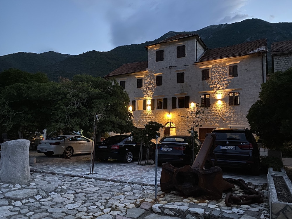 Villa Mariner