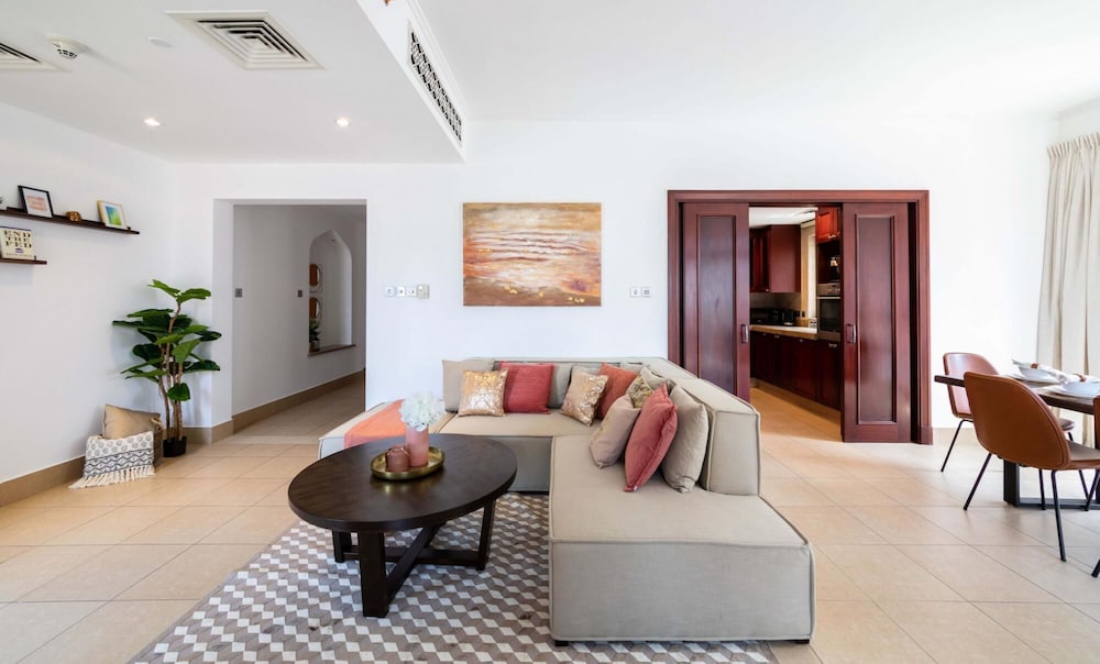 Luxury Living Next to Dubai Mall Burj Khalifa