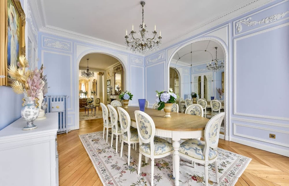 Noble Luxury Residence in the Heart of Paris