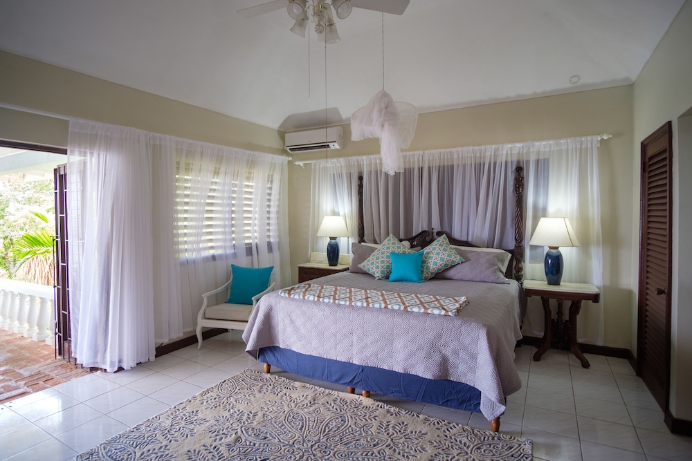 For Your Eyes Only Villa view 4