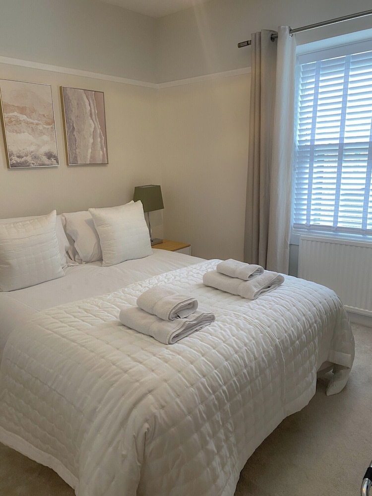 Luxury Townhouse Retreat in Kendal w/ Free Parking
