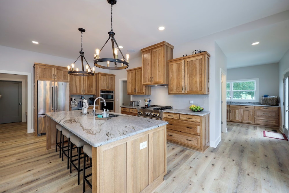 Majestic Manor-private Hundred Acre Yard-pool/spa