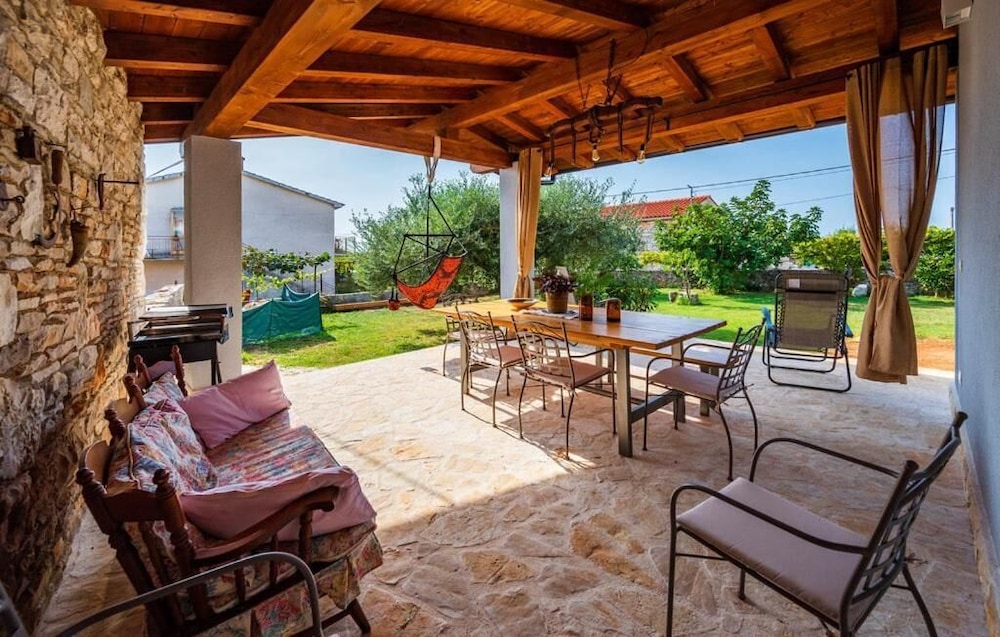 Charming House With Garden and BBQ in Galizana