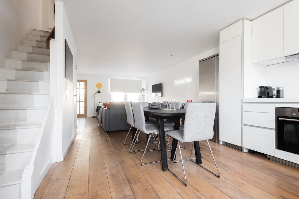 The Jericho Escape - Comfortable & Modern 4BDR in Jericho