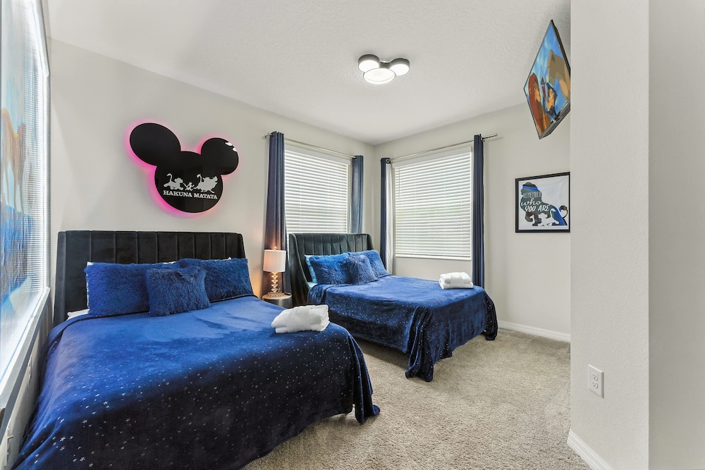 Beautiful Lakeview Retreat Near Disney
