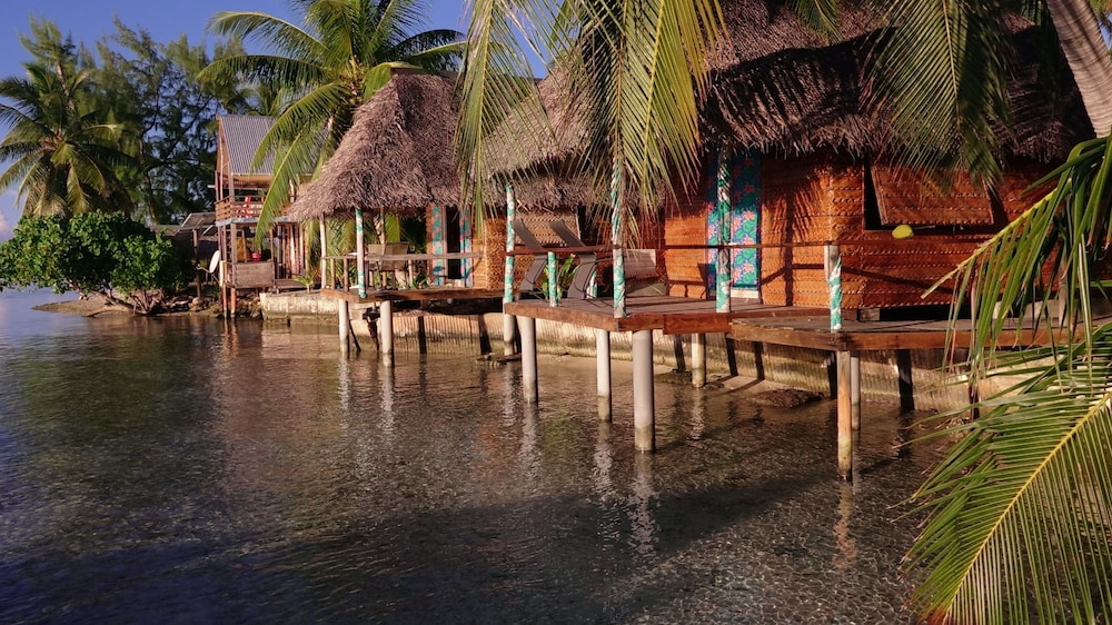 Tetamanu Village