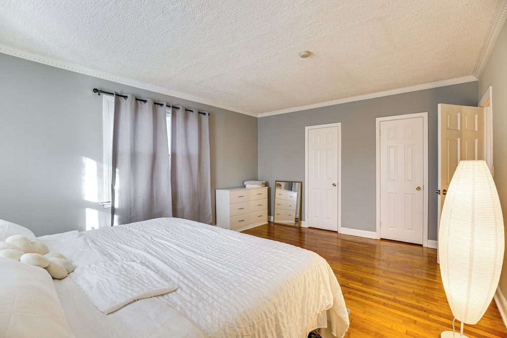 3 Mi to Downtown: Spacious White Plains Home