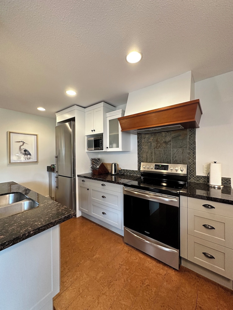 Solara Corner Suite-Pool & Hot Tub & Spa - Image 3