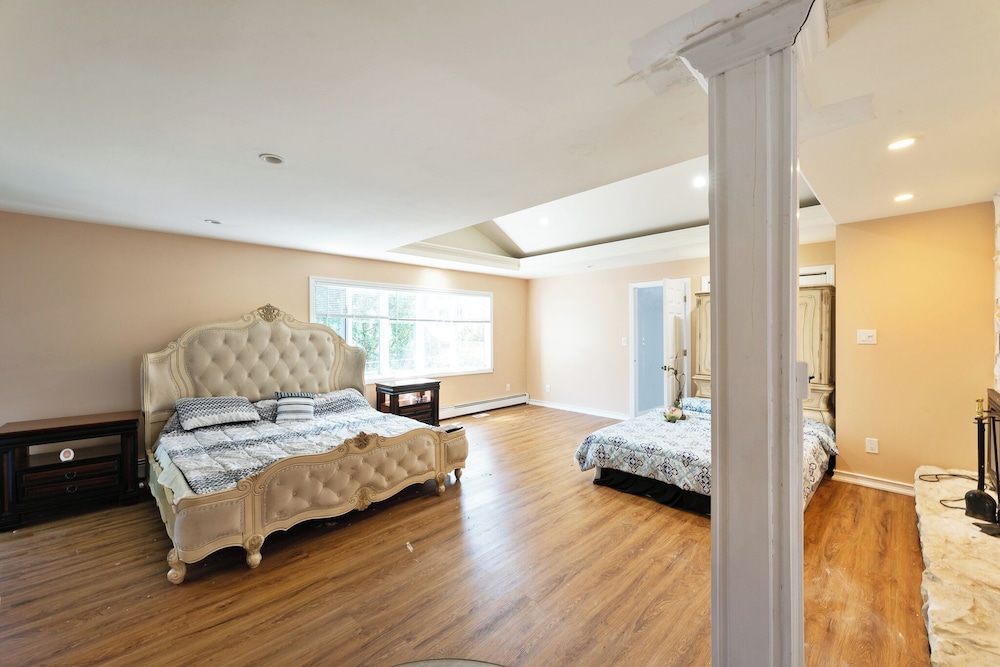 LUXURY BAY SHORE HOME