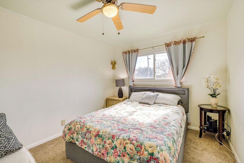 9 Mi to Dtwn: Spacious Retreat in Corpus Christi!