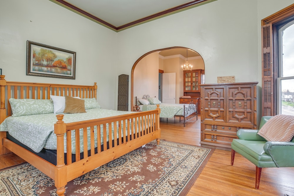 Family Home Near Franklin Historic District