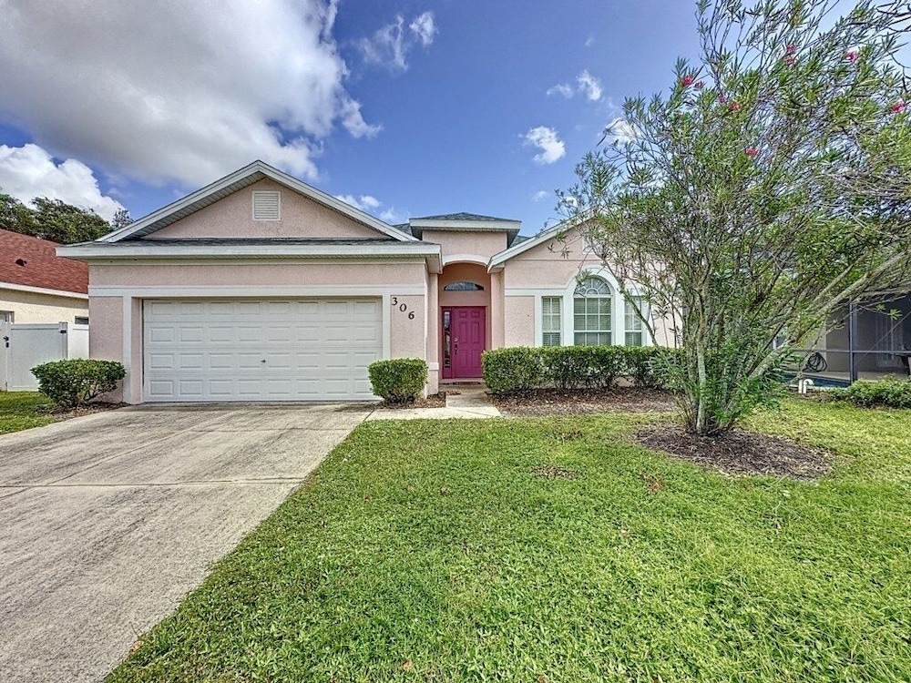 Walk To Silver Spurs Rodeo And Heritage Park 4 Bedroom Home