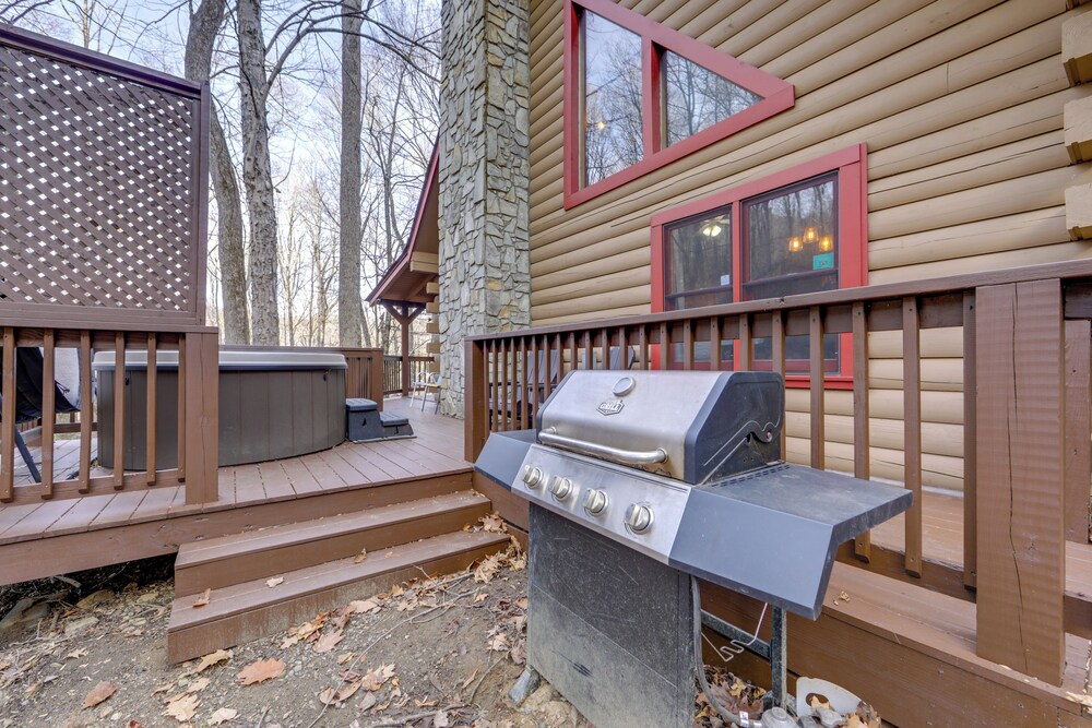 Creek On-site! Cabin 7 Mi to Cataloochee Ski Area